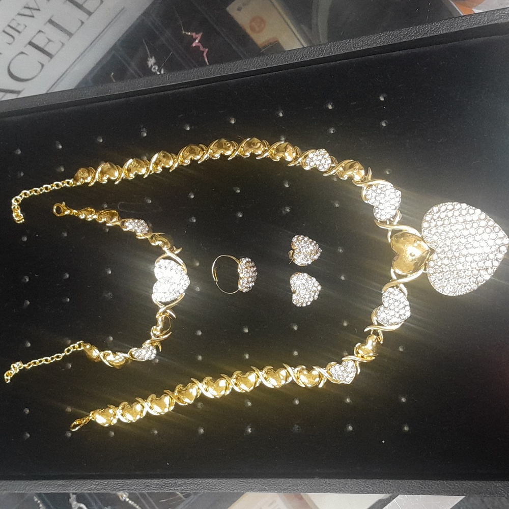 Yellow gold necklace set